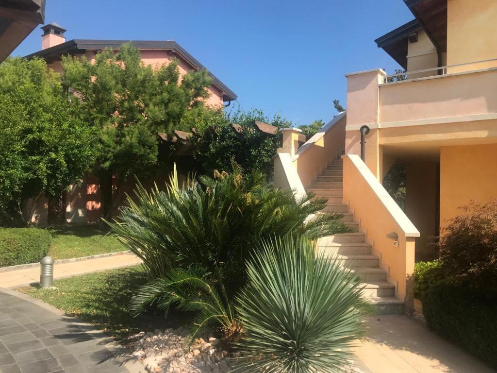מנרבה דל גארדה The Flowers - Apartments With Private Garden In Residence With Pool מראה חיצוני תמונה